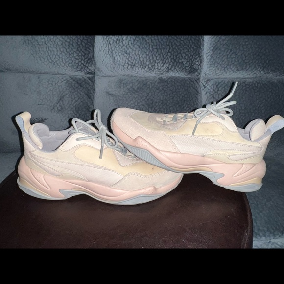 Puma Shoes - Puma Thunder Desert Peach size 5.5